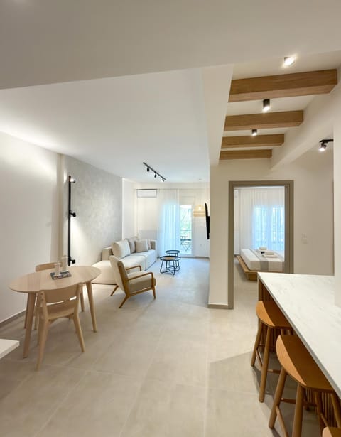 TV and multimedia, Living room, Seating area, Dining area, internet, air conditioner