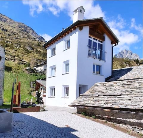 Chesa Tre Piz House in Canton of Grisons