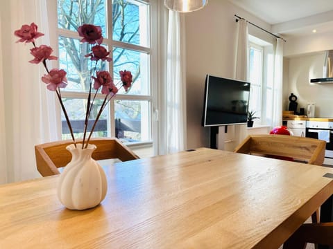 Communal lounge/ TV room, Kitchen or kitchenette, Dining area
