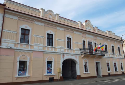Facade/entrance, Decorative detail