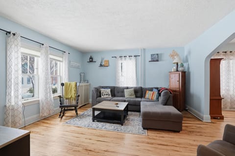 The Mint Manor - Cozy 4br Near Downtown St Paul House in Payne-Phalen