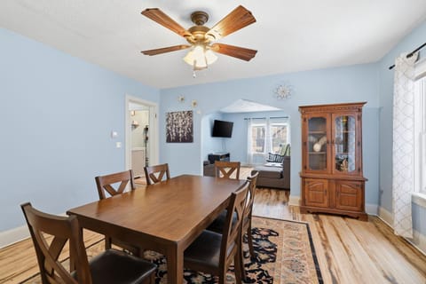 The Mint Manor - Cozy 4br Near Downtown St Paul House in Payne-Phalen