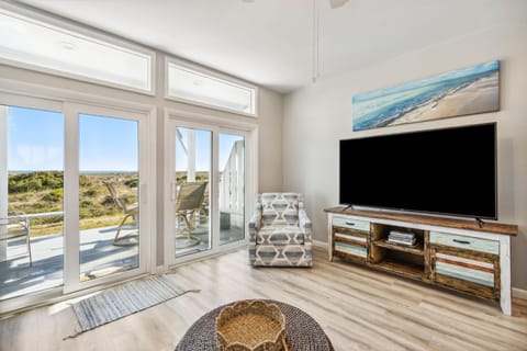 Sunlit Paradise in Amelia Island - 3BR Beachfront Home House in Fernandina Beach