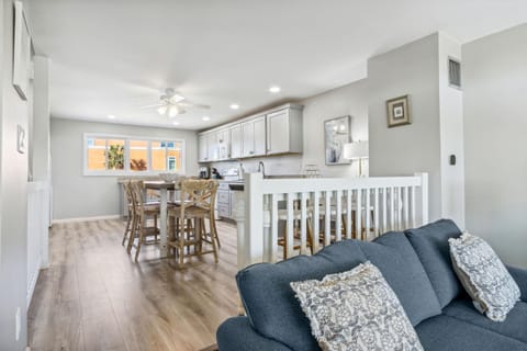 Sunlit Paradise in Amelia Island - 3BR Beachfront Home House in Fernandina Beach