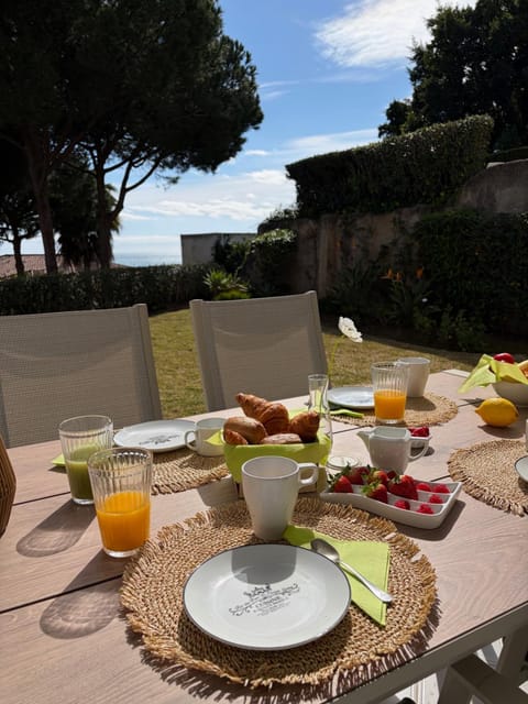 Day, Food and drinks, Food, Breakfast, Continental breakfast