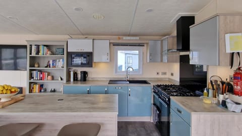 Sandy Toes & Salty Kisses, West Point Apartment in Selsey