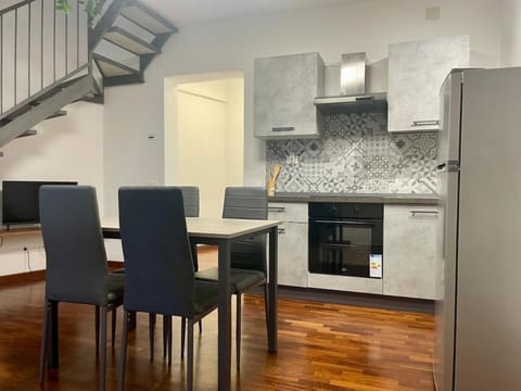 Kitchen or kitchenette, Dining area, oven, pet friendly, stove