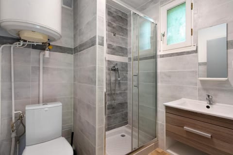 Bathroom, Living room