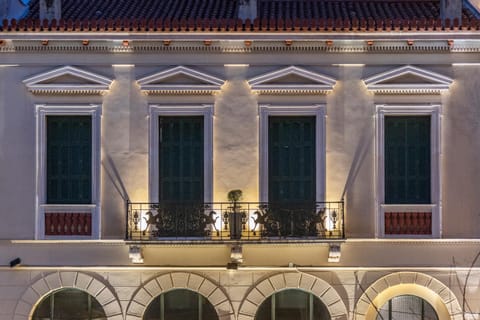 Property building, Facade/entrance, Night