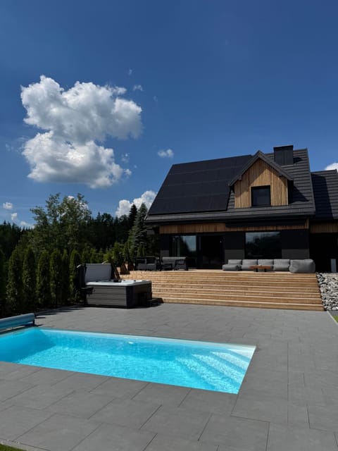 Property building, Day, Pool view, Swimming pool, sunbed
