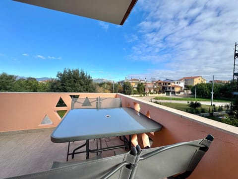 View (from property/room), Balcony/Terrace, Dining area