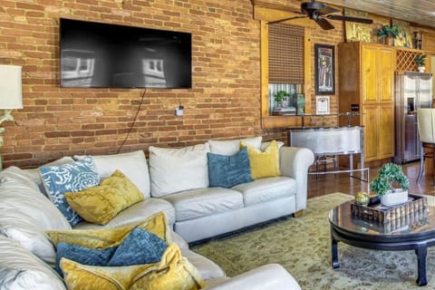 New York-Style Loft on Main St Dtwn Enterprise Apartment in Enterprise