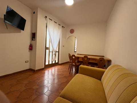 TV and multimedia, Living room, Seating area, Dining area, Evening entertainment