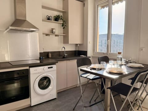 La Plume de Tolstoï - Calme, Wifi, TV connectée Apartment in Villeurbanne