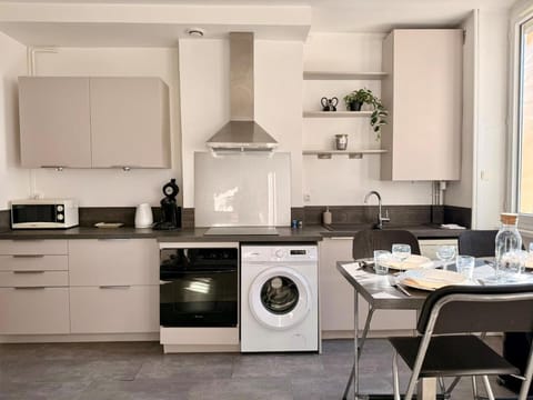 La Plume de Tolstoï - Calme, Wifi, TV connectée Apartment in Villeurbanne