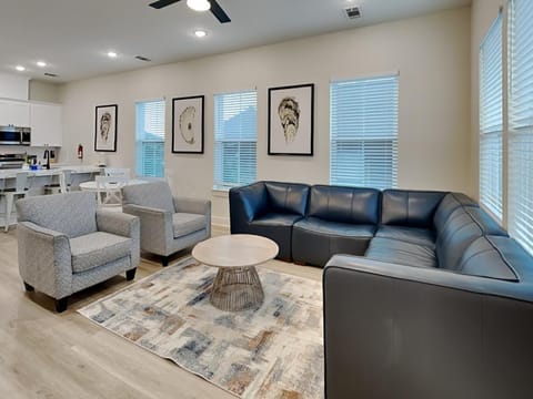 Day, TV and multimedia, Living room, Seating area, furniture, kitchen