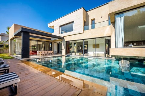 Property building, Pool view