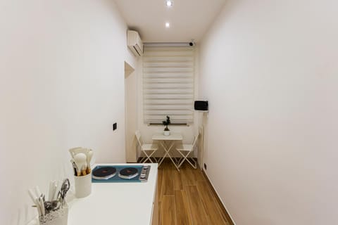 kitchen, air conditioner