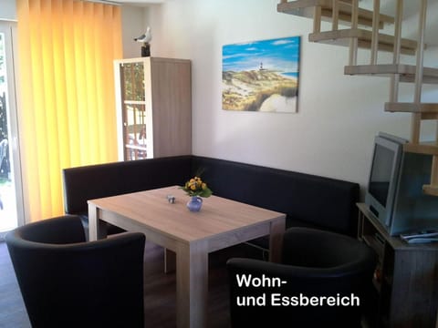 Holiday Home Kleines Ferienhaus mit Garten in Wismar by Interhome House in Wismar