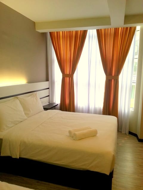 Bed, Bedroom, Family