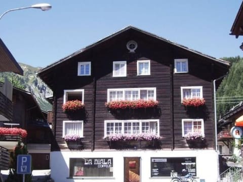 Apartment Fewo mit Blick auf die Berge by Interhome Apartment in Canton of Grisons