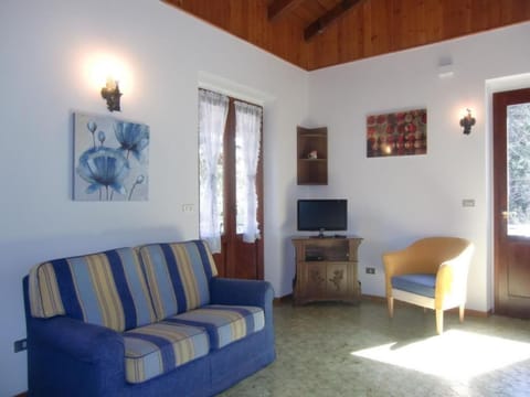 Apartment Wohnung im ersten Stock mit schönem Seeblick by Interhome Apartment in Ledro