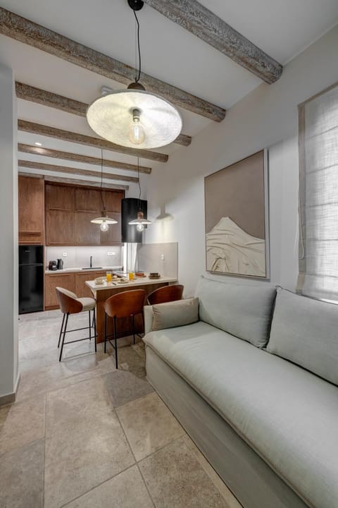Kitchen or kitchenette, Dining area, stove