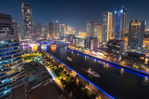 Luxury 2BR Waterfront Stay - Marina & Canal View Apartment in Dubai