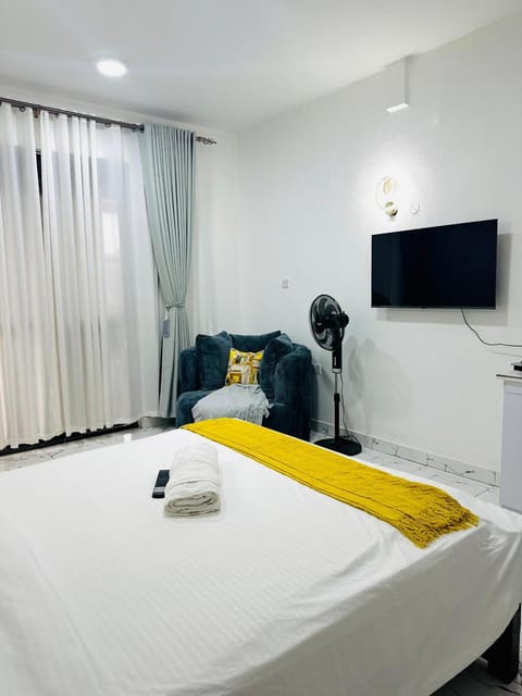 Communal lounge/ TV room, Bed, TV and multimedia, Photo of the whole room, Evening entertainment, Bedroom