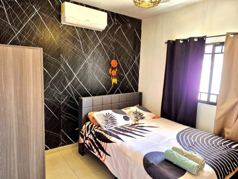 Bed, TV and multimedia, Photo of the whole room, Bedroom, trouser press, wardrobe, air conditioner