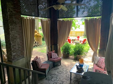 Huge Historic Home- Poker Room, 6BR 5BA, Walkable House in Louisville