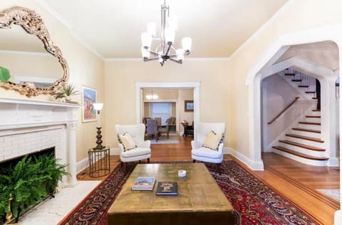 Huge Historic Home- Poker Room, 6BR 5BA, Walkable House in Louisville