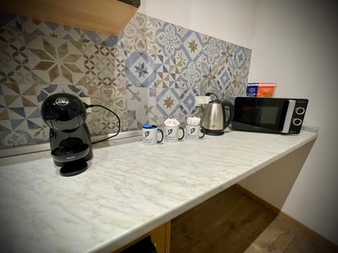 Coffee/tea facilities, microwave