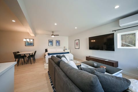 Entire 2 Unit Duplex King Beds Rock View EV House in Morro Bay