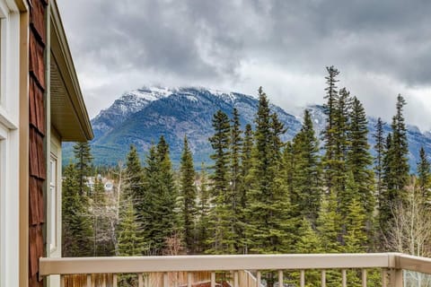 Balcony/Terrace, Mountain view