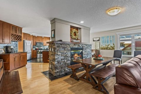 Dining area, kitchen