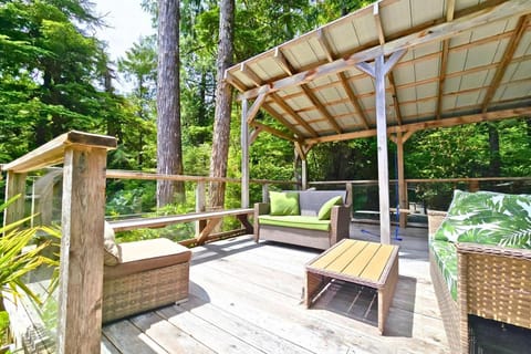 Cedar and Salt House in Tofino