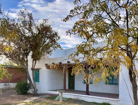 3 bed 2 bath Hacienda near Downtown and NMSU. House in Las Cruces