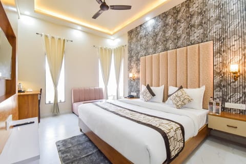 Bed, Photo of the whole room, Bedroom, air conditioner