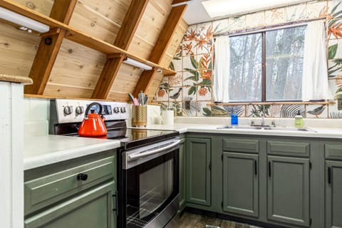 Muetze Lake Lookout By StayLage Chalet in Innsbrook