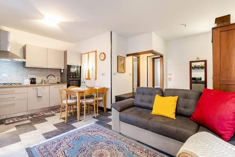 Kitchen or kitchenette, Living room, Seating area, Dining area, dishwasher, oven, stove