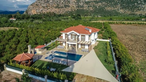Property building, Natural landscape, Bird's eye view, Mountain view, Swimming pool