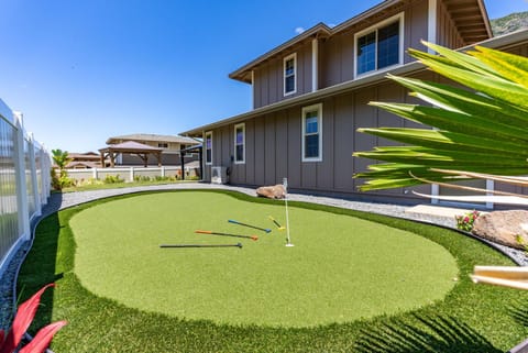 ML Ocean view Golf Gazebo and BBQ we have all House in Makaha Valley