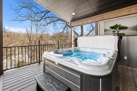 Above The Trees-Hot Tub-On MTB Trail-Unique&Luxury House in Rogers