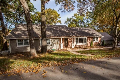 Almand House-ON MTB Trail-Hot Tub-Epic Gameroom House in Rogers