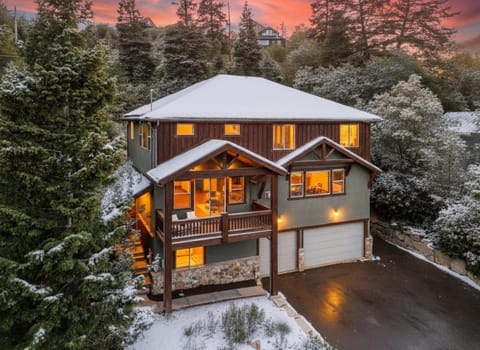 Property building, Day, Natural landscape, Winter, Mountain view