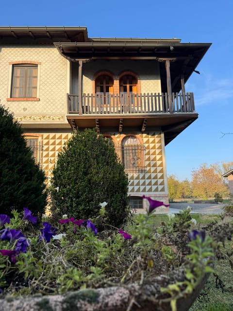 Property building, Spring, Garden, Garden view