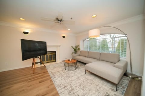 TV and multimedia, Living room, Seating area