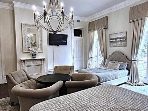 Walker Mansion on St Charles Ave - Unit 4 Apartment in Garden District