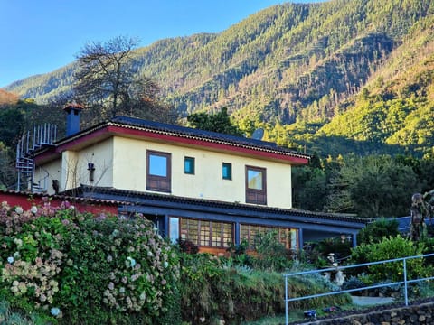 Property building, Day, Natural landscape, Mountain view